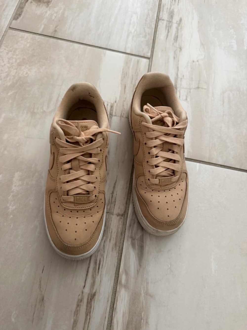 Nike Women's Low-Top Sneakers in vachetta Tan Airforce 1 - Picture 2 of 4